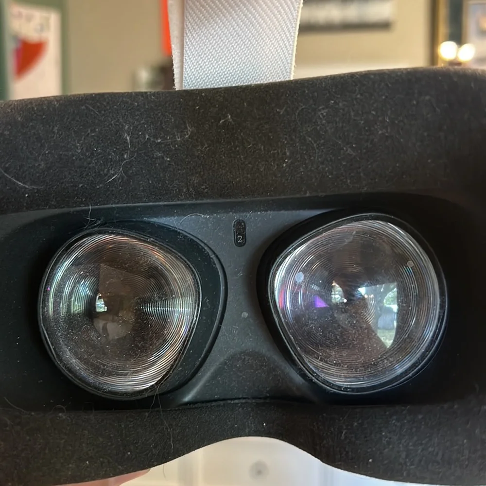 Barely used Mega quest 2 OCULUS